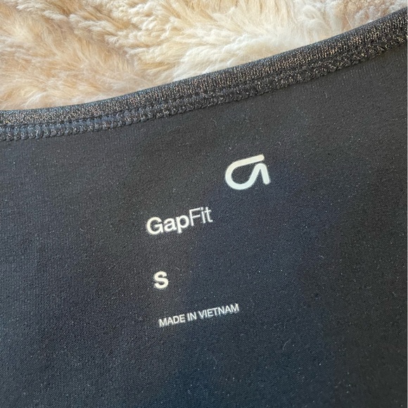 GAPFit shirt - Picture 7 of 7